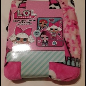 Silky soft throw blanket